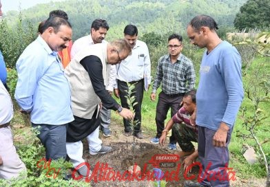 प्रदेश के कृषि मंत्री गणेश जोशी ने राजकीय उद्यान चौबटिया का निरीक्षण किया